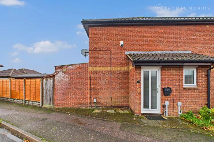 1 Bedroom Terraced House For Sale In Dickens Court, Biggleswade, Bedfordshire, SG18