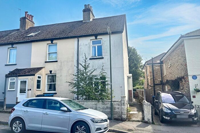 3 Bedroom End Of Terrace House For Sale In Park Road, Caterham, CR3