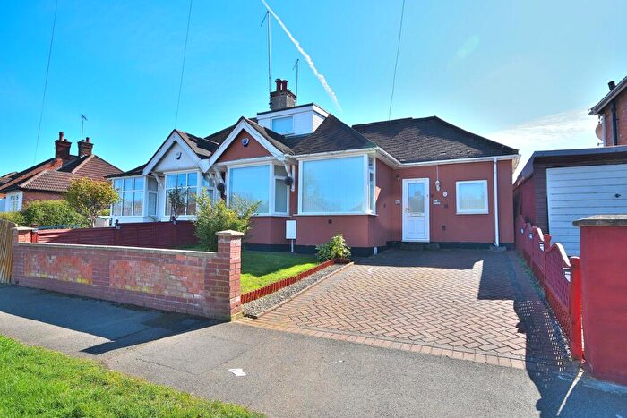 4 Bedroom Semi-Detached Bungalow For Sale In Fairway, Northampton, NN2