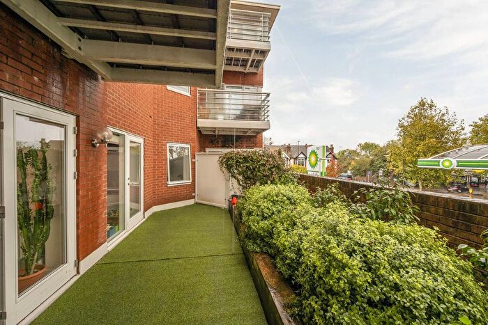 2 Bedroom Flat For Sale In Kingston Road, Wimbledon, London, SW20