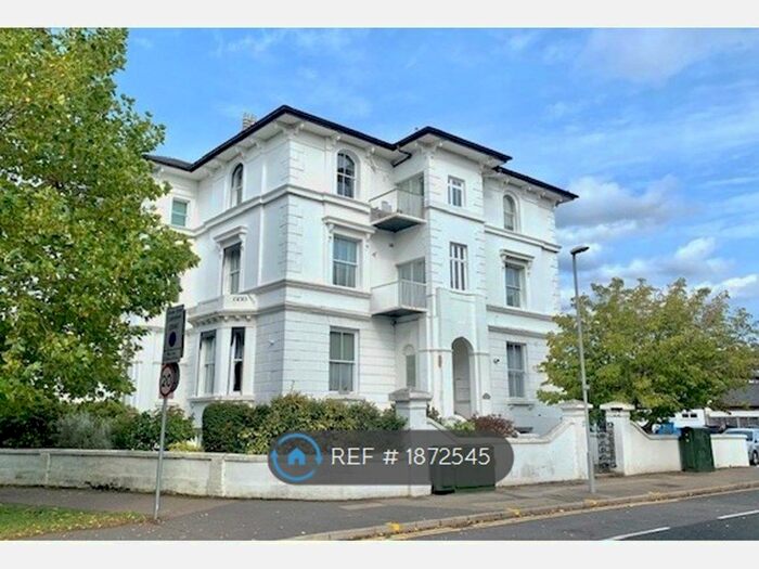 2 Bedroom Flat To Rent In Anglesea Road, Surbiton, KT1