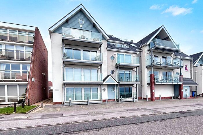 2 Bedroom Flat For Sale In Admirals Court, Lee-On-The-Solent, PO13