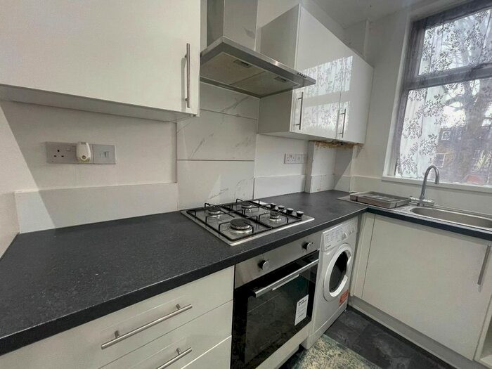 1 Bedroom Flat To Rent In Ivy Road, Hounslow, TW3