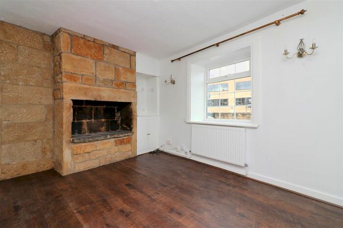 2 Bedroom End Of Terrace House To Rent In Lister Hill, Leeds, West Yorkshire, Uk, LS18