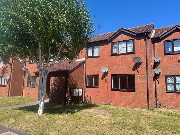 1 Bedroom Flat To Rent In Boltons Lane, Harlington, Hayes, UB3