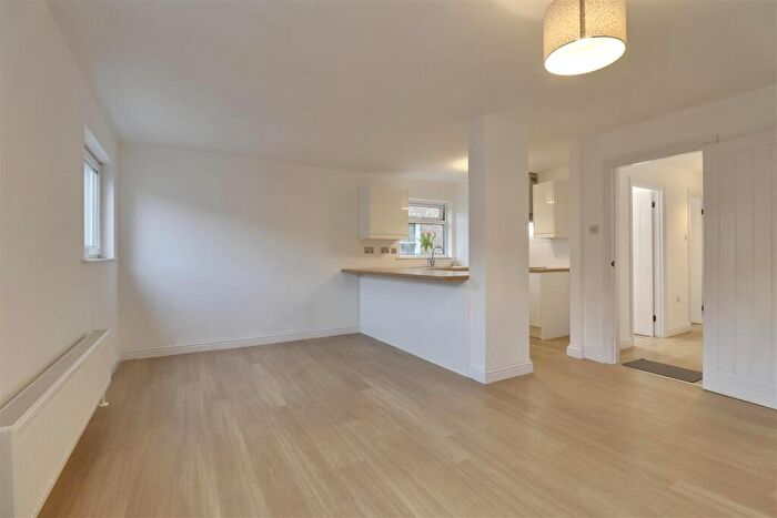 2 Bedroom Flat For Sale In Park Lane, Cosham, PO6