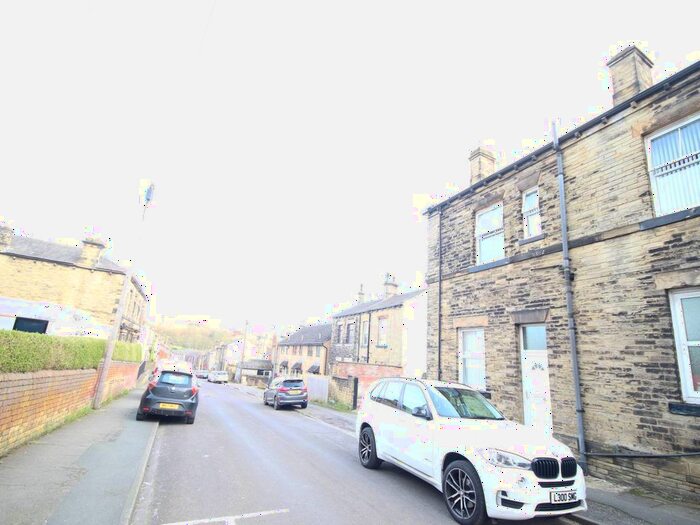 2 Bedroom Property To Rent In Brooke Street, Gomersal, Cleckheaton, BD19