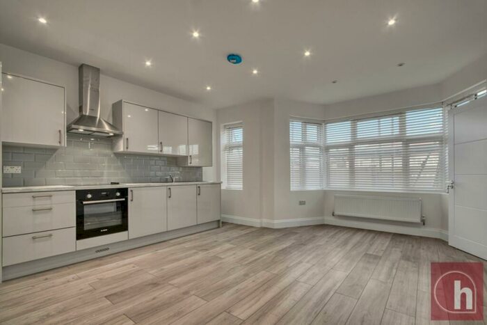 1 Bedroom Flat To Rent In Hendon Way, Childs Hill, NW2