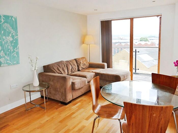 2 Bedroom Flat To Rent In Clarence House, The Boulevard, Leeds, West Yorkshire, LS10