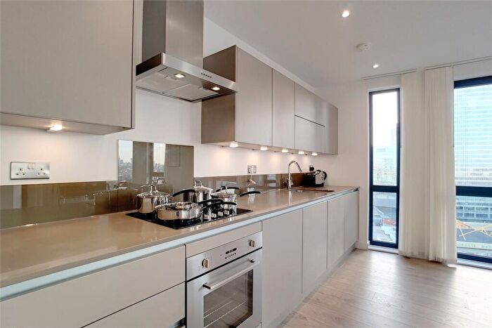 2 Bedroom Apartment To Rent In Roosevelt Tower, Williamsburg Plaza, E14