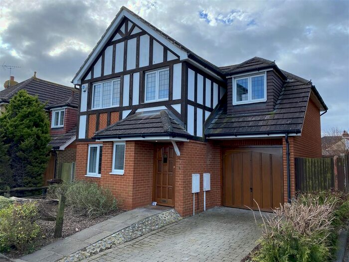 4 Bedroom Property To Rent In Ashurst Place, Rainham, Gillingham ME8