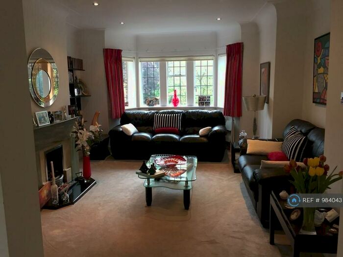 2 Bedroom Flat To Rent In Tudor Close, London, NW3