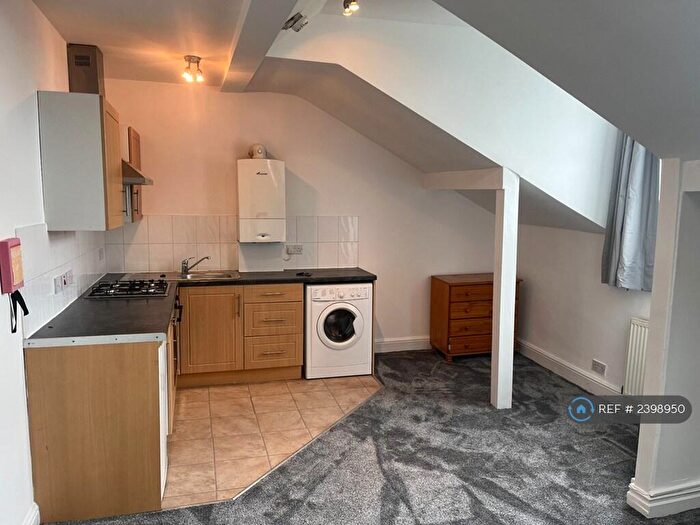 Studio To Rent In Alexandra Road, Sale, M33