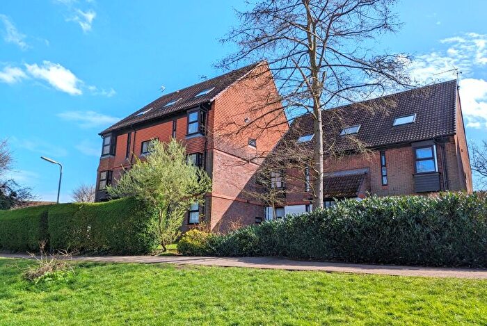 Studio To Rent In Goldsworth Park, Woking, Surrey, GU21