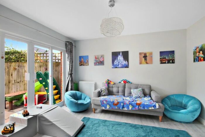 4 Bedroom Detached House For Sale In The Furrows, RH10