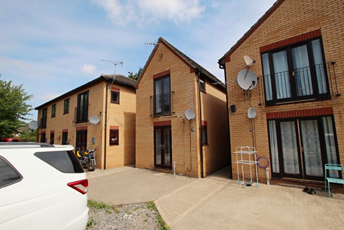 2 Bedroom House To Rent In Lisa Court, Cambridge, CB4