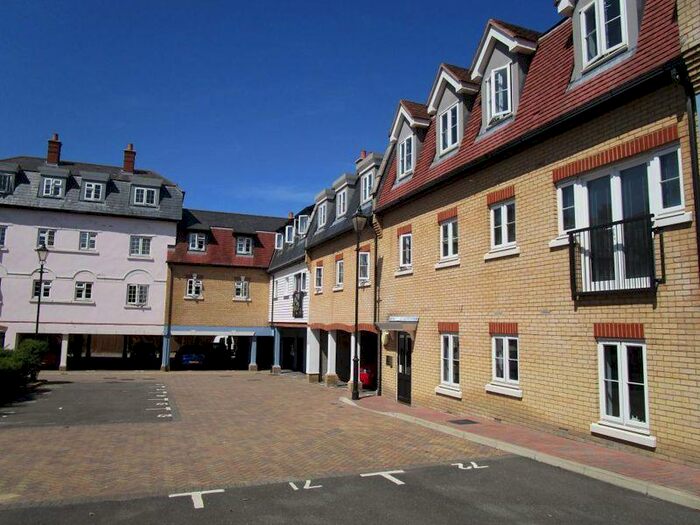 1 Bedroom Flat To Rent In Roche Close, Rochford, SS4