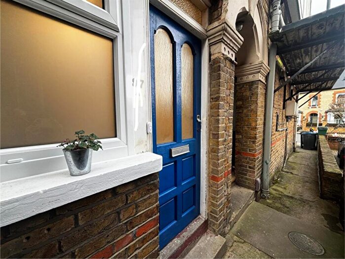 3 Bedroom Apartment To Rent In Richmond Road, Kingston, KT2