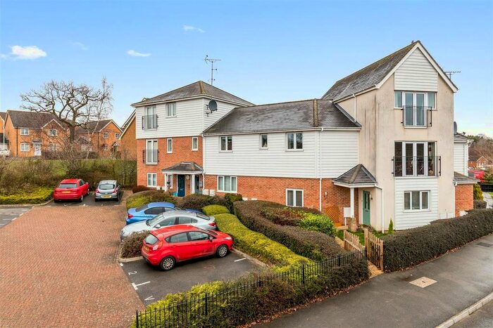 2 Bedroom Flat To Rent In Forest Avenue, Orchard Heights, Ashford, TN25