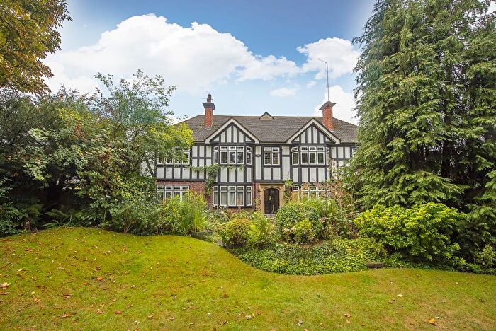 2 Bedroom Flat To Rent In Queens Road, Teddington, TW11