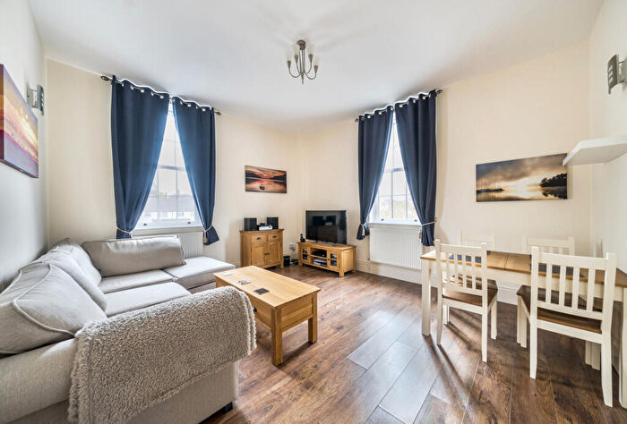 2 Bedroom Apartment For Sale In Cedar Court Road, Cheltenham, Gloucestershire, GL53