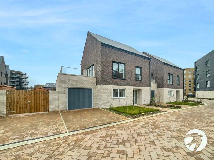 2 Bedroom Terraced House To Rent In Spritsail Way, Rochester, ME1