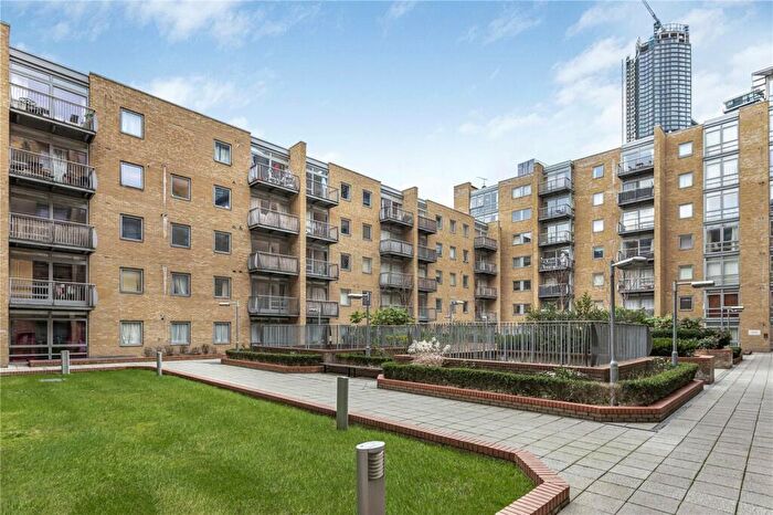 2 Bedroom Flat To Rent In Turner House, Canary Wharf, E14