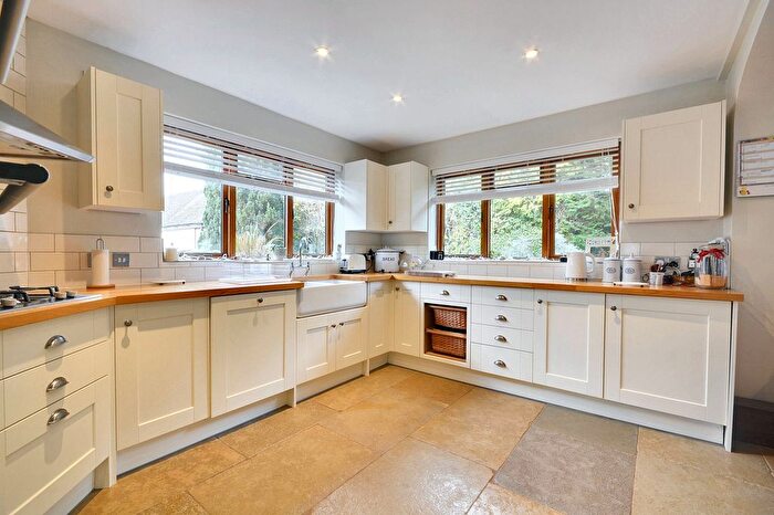4 Bedroom Detached House For Sale In Canterbury Road, Kennington, TN25