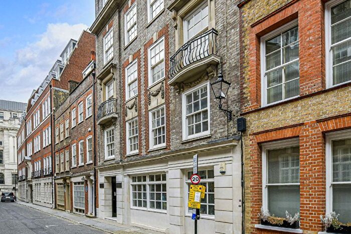 2 Bedroom Flat To Rent In Old Queen Street, London, SW1H