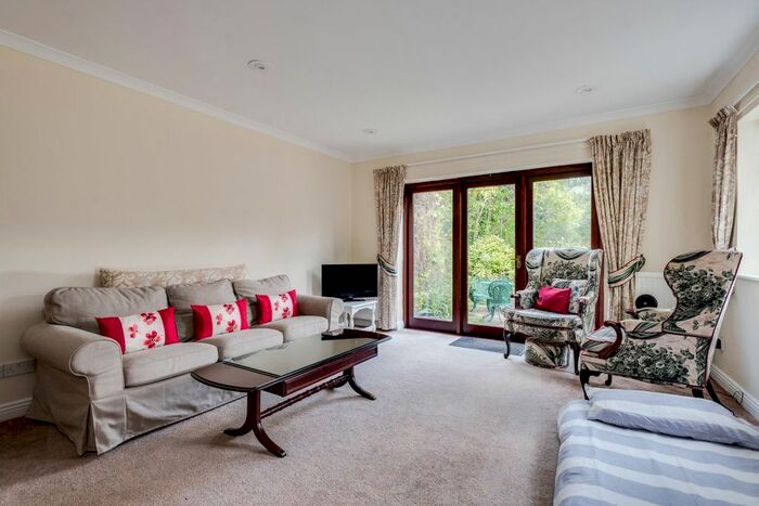 1 Bedroom Flat To Rent In Woodstock Road, Kidlington, OX5