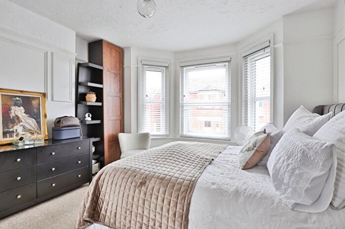 2 Bedroom Flat For Sale In Markham Road, Bournemouth, BH9