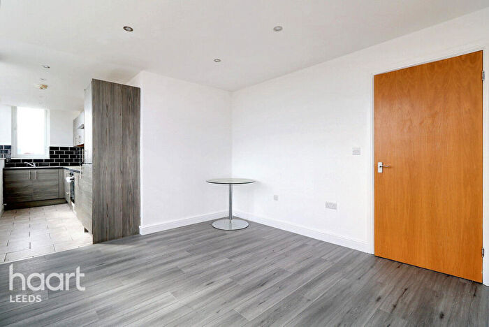 2 Bedroom Apartment For Sale In York Road, Leeds, LS9