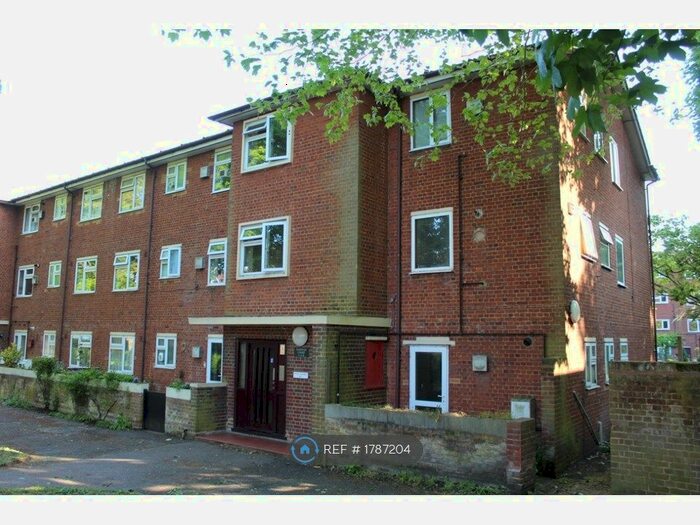 2 Bedroom Flat To Rent In Fairfield Road, Woodford Green, IG8