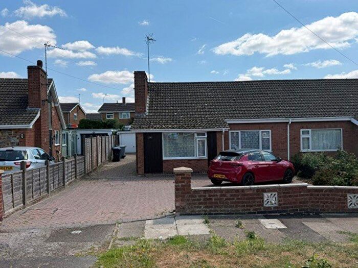 3 Bedroom Bungalow To Rent In Pennine Way, Kettering, NN16