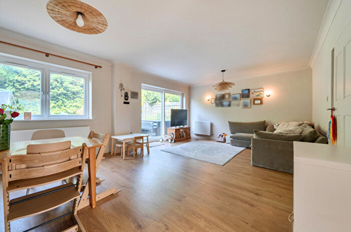 3 Bedroom House For Sale In Manor Road, Barnet, EN5