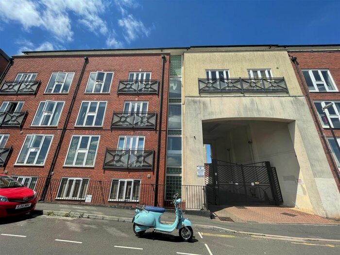 2 Bedroom Flat To Rent In Waterloo Road, St. Philips, Bristol, BS2