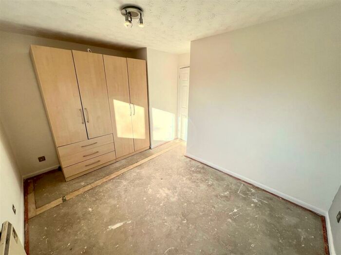 1 Bedroom Flat For Sale In Chatsworth House, Fontwell Road, Branston, DE14