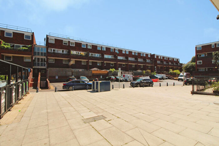 4 Bedroom Maisonette To Rent In Ollerton Green, Bow, London, E3