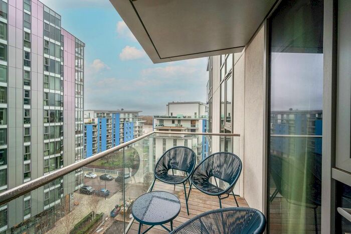 2 Bedroom Flat To Rent In Eastfields Avenue, Wandsworth Town, London, SW18