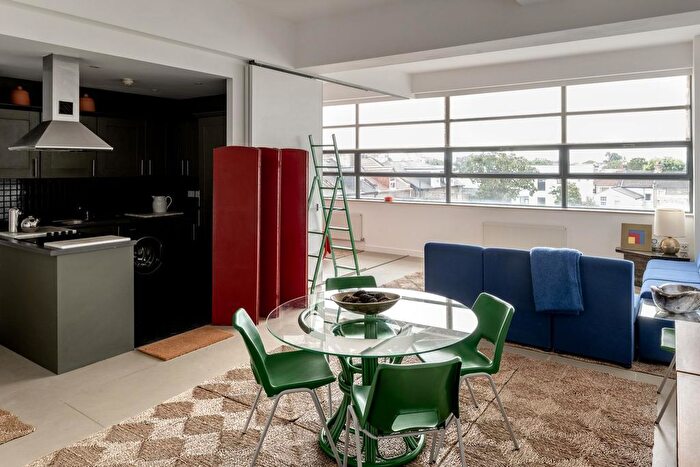1 Bedroom Flat For Sale In Bridgepoint Lofts, Shaftesbury Road, London, E7