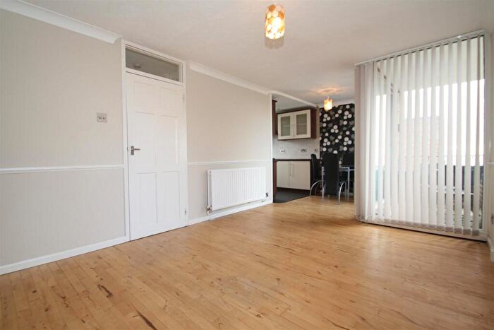 2 Bedroom Apartment To Rent In Chalkwell Avenue, Westcliff-On-Sea, SS0