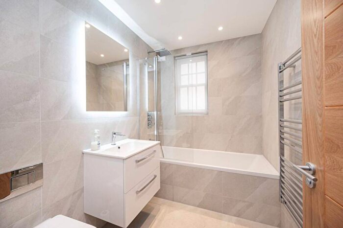 2 Bedroom Flat To Rent In Kirkwall Place, Tower Hamlets, London, E2