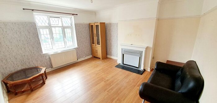 1 Bedroom Flat To Rent In Hillington Hill, Uxbridge, UB10