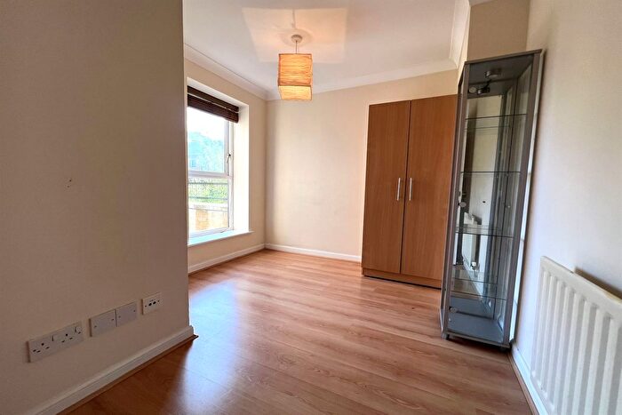 2 Bedroom Flat To Rent In Constable Avenue, London, E16