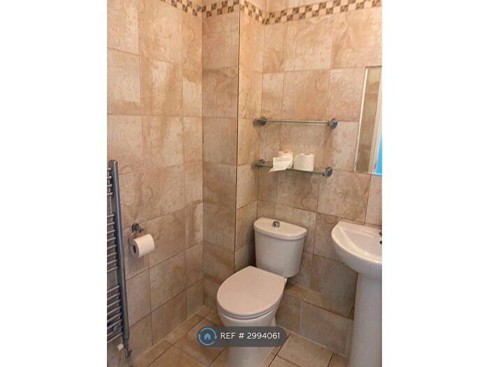 2 Bedroom Flat To Rent In Eversholt Court, South Croydon, CR2