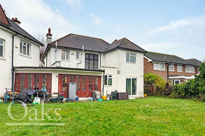 4 Bedroom Detached House For Sale In Green Lane, Thornton Heath, CR7
