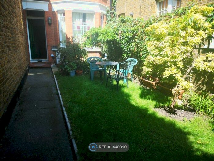 3 Bedroom Semi-Detached House To Rent In Roxborough Road, Harrow, HA1