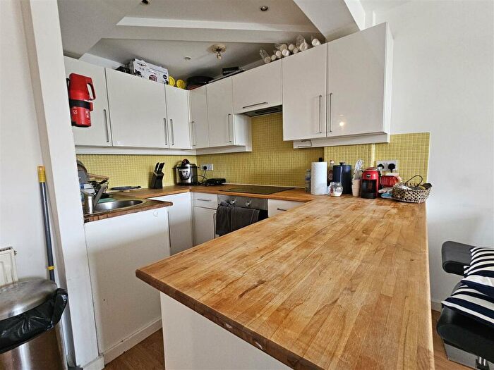 2 Bedroom Apartment For Sale In Wilmslow Road, Didsbury, Manchester, M20