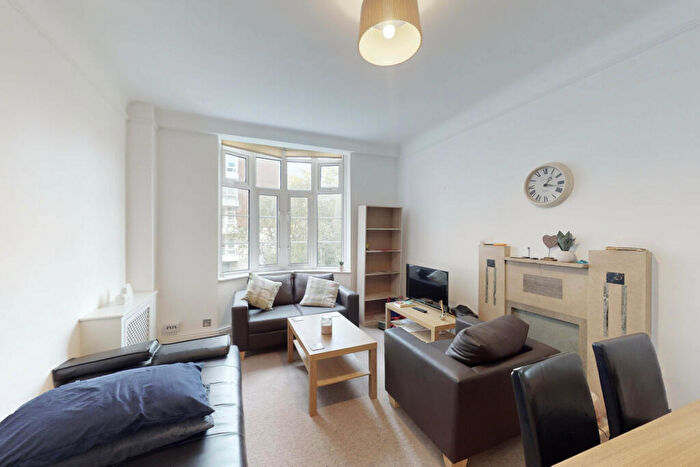 1 Bedroom Apartment To Rent In Grove End Gardens, Grove End Road, St Johns Wood, London, NW8