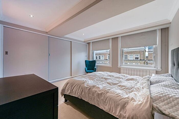 3 Bedroom Flat To Rent In Queens Gate Place, South Kensington, London, SW7